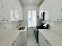 Building Photo - 856 SW 6th St