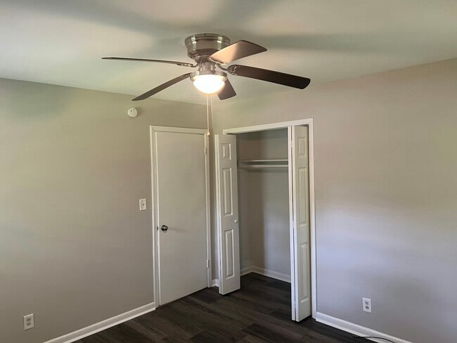 Building Photo - 1472 Tulip Pl