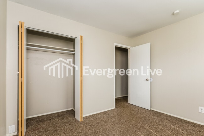 Building Photo - 204 W Boitnott Dr