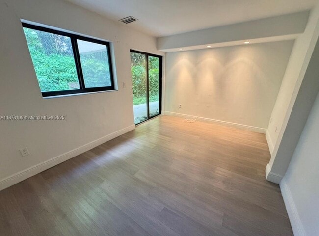 Building Photo - 2201 Brickell Ave