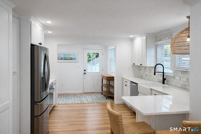 Building Photo - 74 Oldfield Dr