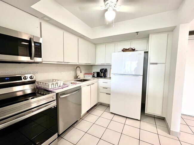 Building Photo - 20515 E Country Club Dr