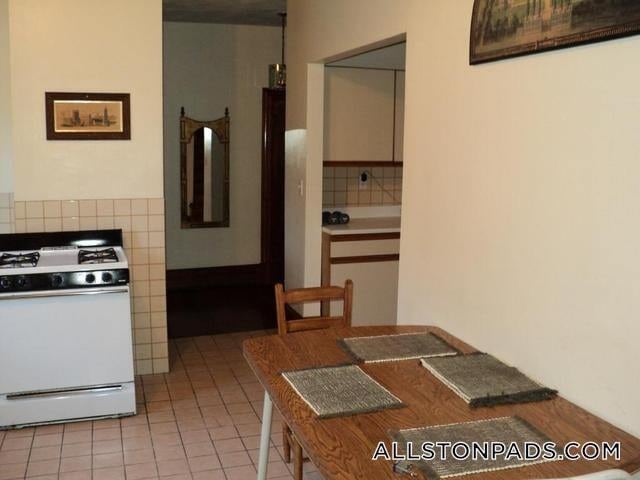 Building Photo - 36 Linden St