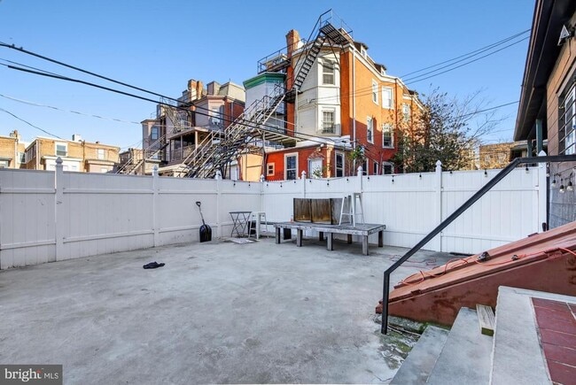 Building Photo - 4011 Pine St