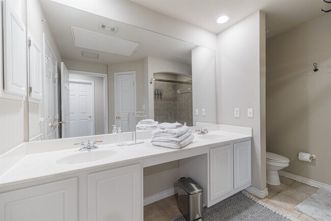 Building Photo - 2400 McCue Rd