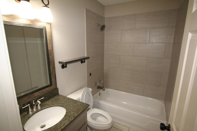 Building Photo - 6776 Dianna Dr