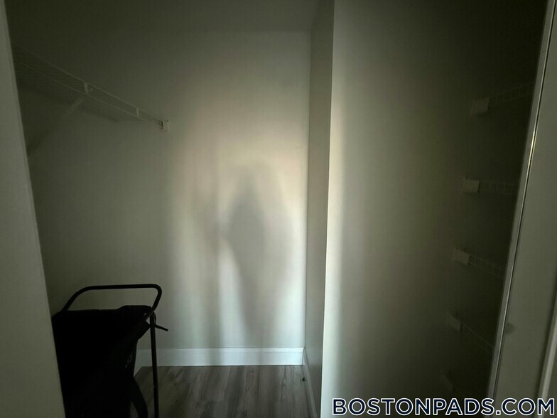 Building Photo - 1933 Commonwealth Ave