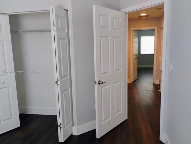 Building Photo - 1115 Lucaya Dr