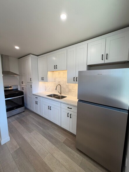 Building Photo - 413 S Myers St