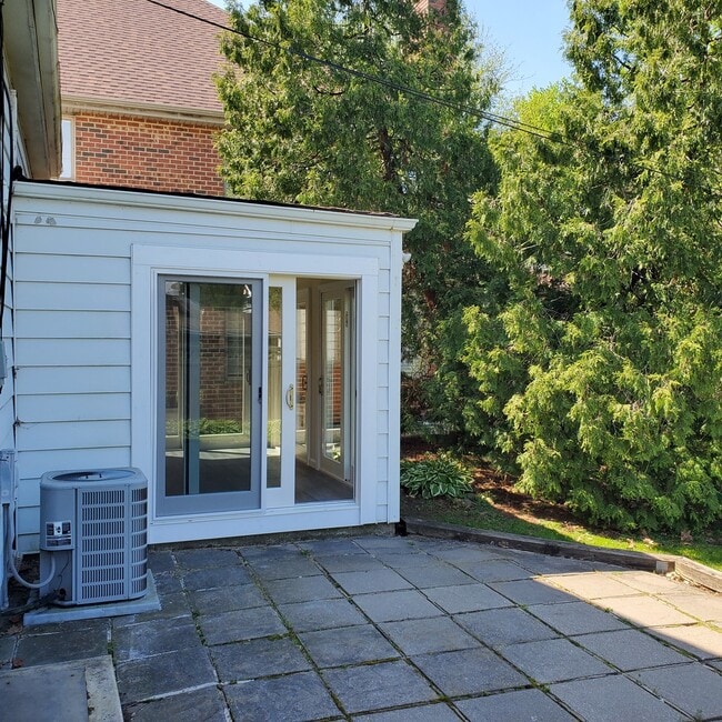 Building Photo - 2315 Hutchison Rd