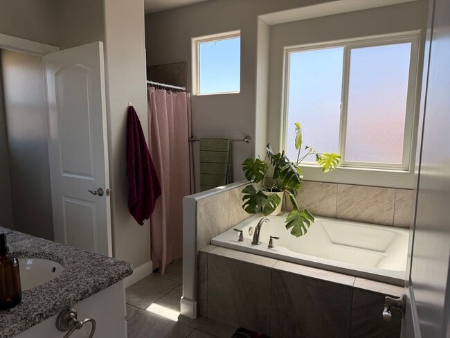 Building Photo - Beautiful Sky Ridge Home