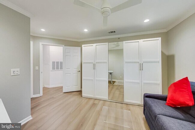 Building Photo - 5708 Chapman Mill Dr