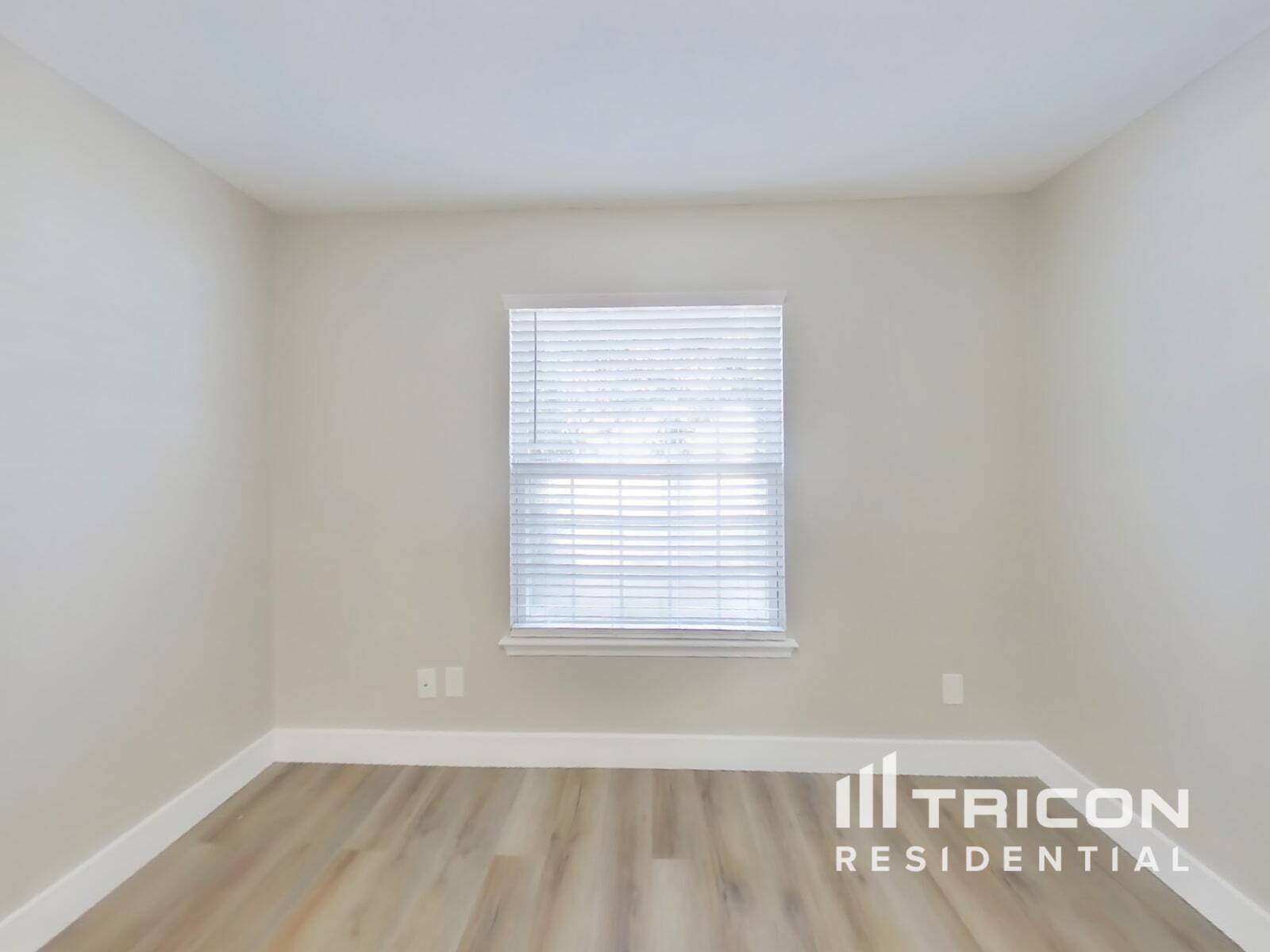 Building Photo - 84092 St James Ct