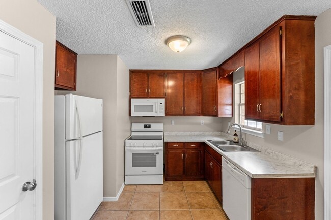 Building Photo - 20952 Liberty Ln