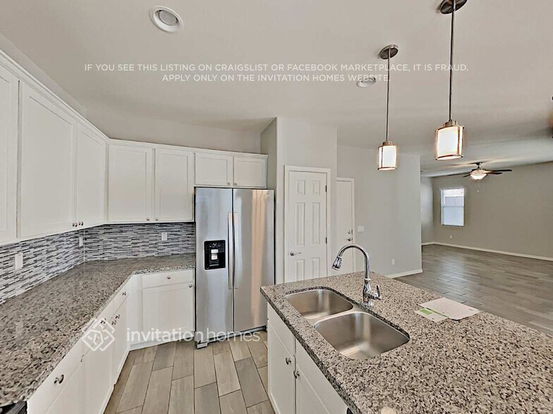 Building Photo - 658 N Sparrow Ct