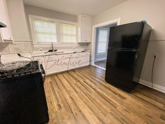 Building Photo - 2-Bedroom House with Bonus Space Near Downtown Lake Charles