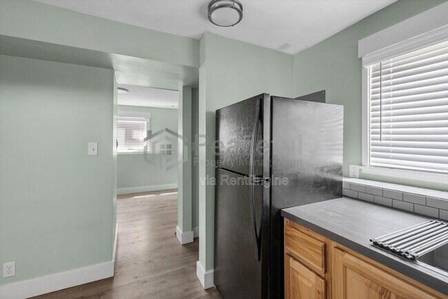 Building Photo - 1425 Mandalay Rd W