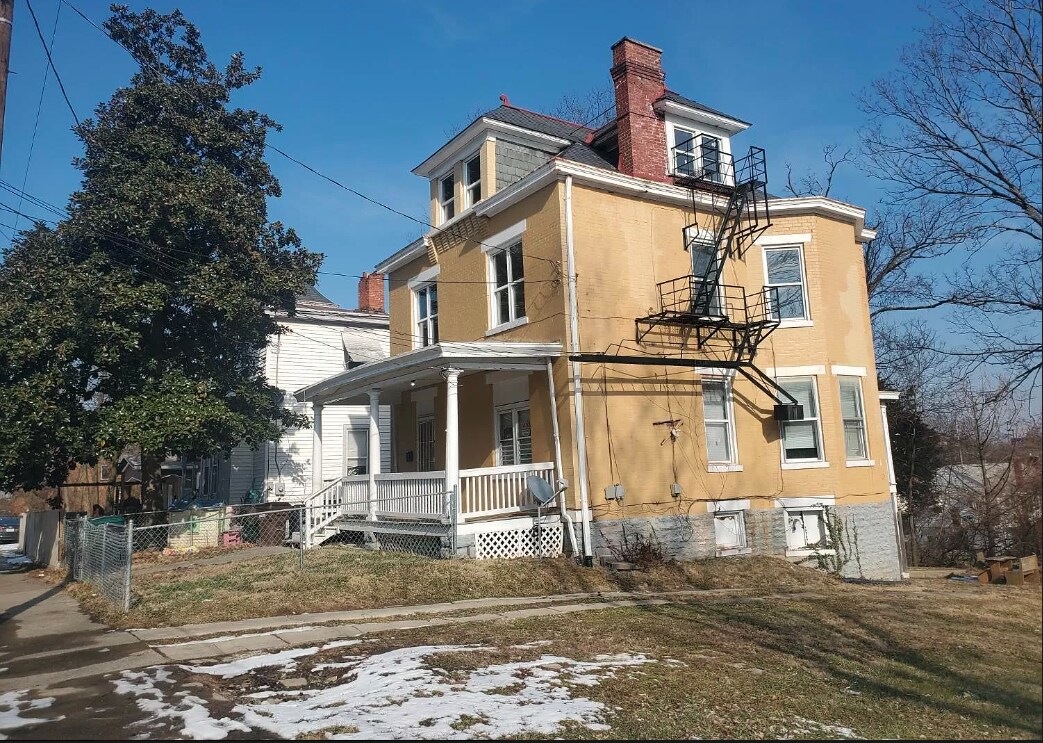 Building Photo - 944 Elberon Ave
