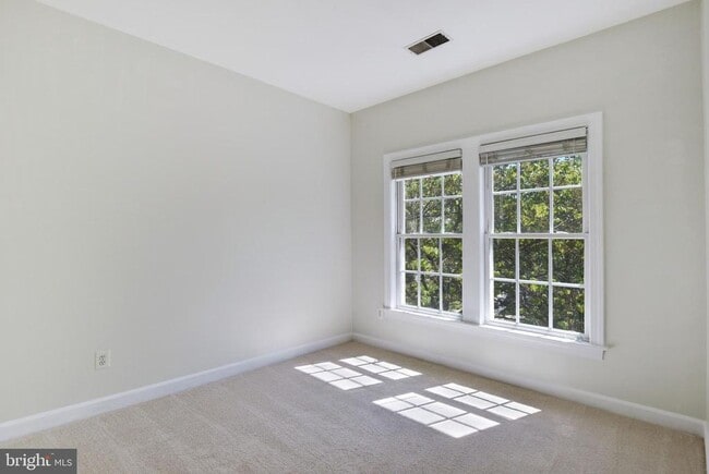 Building Photo - 8416 Churchside Dr