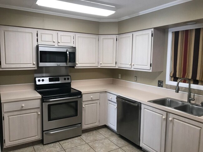 Building Photo - 212 Bell Downs Dr