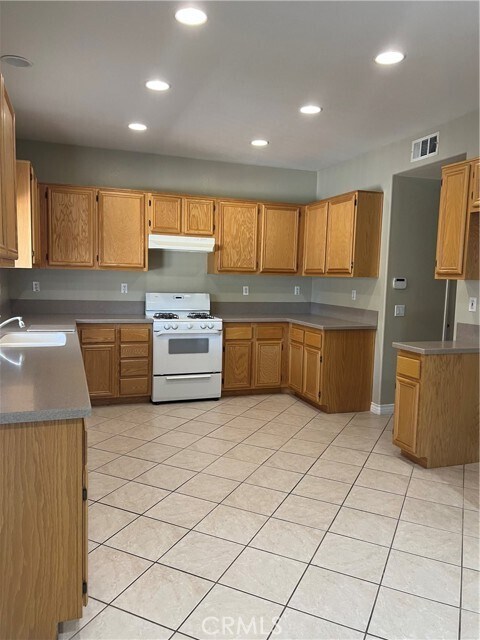 Building Photo - 13991 Silver Creek Way
