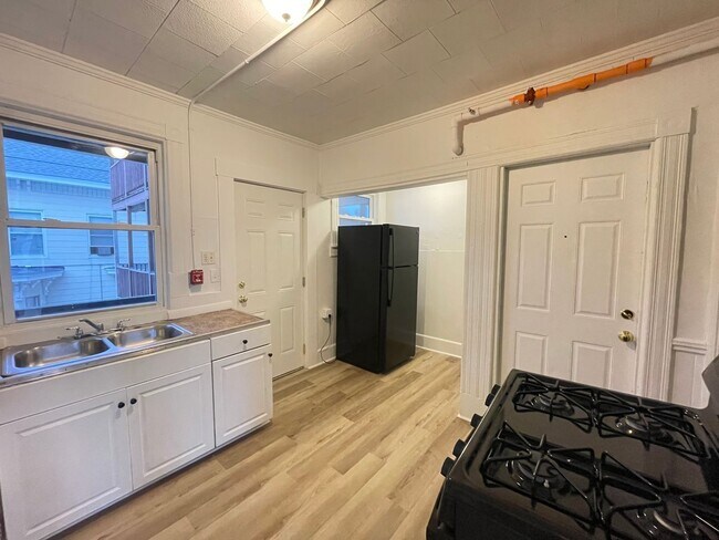 Building Photo - 459 Beech St