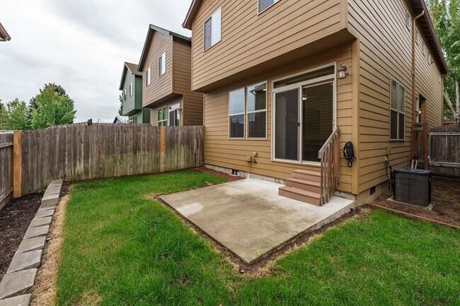 Building Photo - ASK ABOUT ONE MONTH FREE SPECIAL - Ask Us How! Convenient Location 3 Bedroom 2.5 Bathroom with Fe...