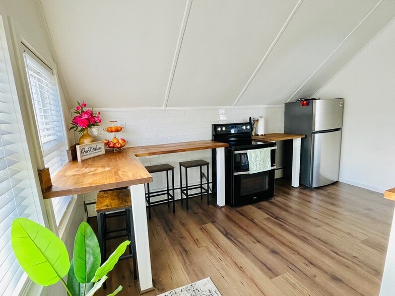 Kitchen - 143 Oak St