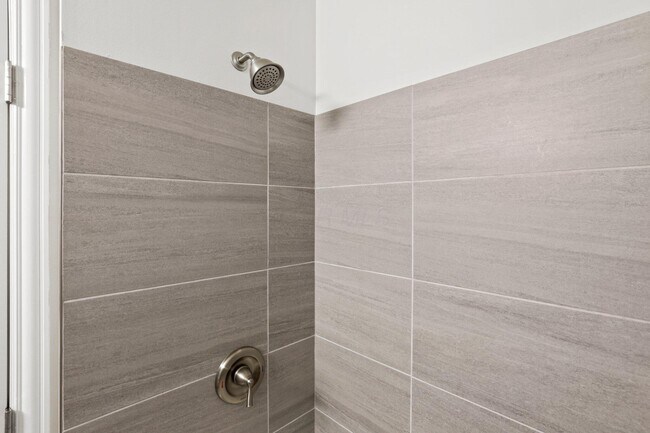 Building Photo - 5998 Blaverly Dr