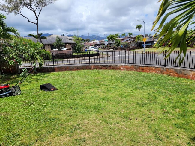 Building Photo - For Rent - 94-498 Hokuili St.