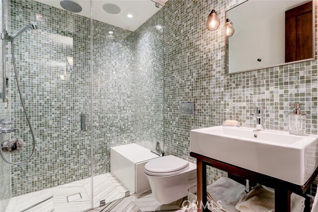 Building Photo - 3208 Ocean Dr