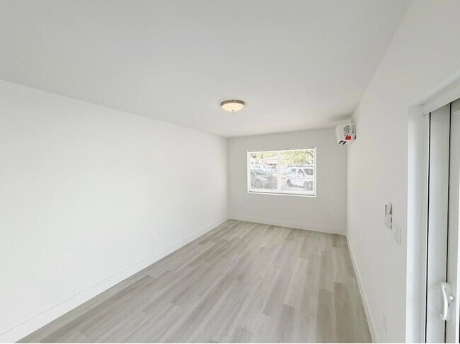 Building Photo - 1135 NW 127th St
