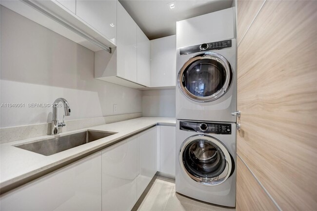 Building Photo - 515 Valencia Ave