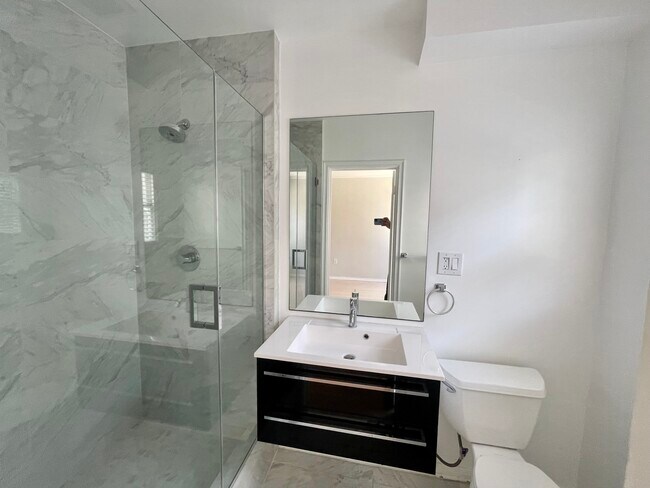 Building Photo - 437 Shirley Pl