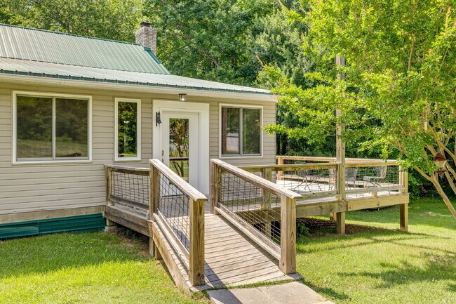 Building Photo - "Charming 2-Bedroom Furnished Retreat with Spacious Layout and 2.5 Baths in York, SC!"