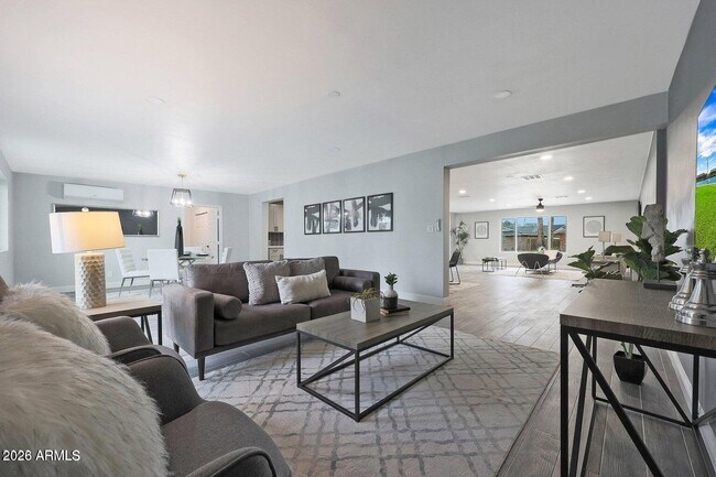 Building Photo - 8444 E Bonita Dr