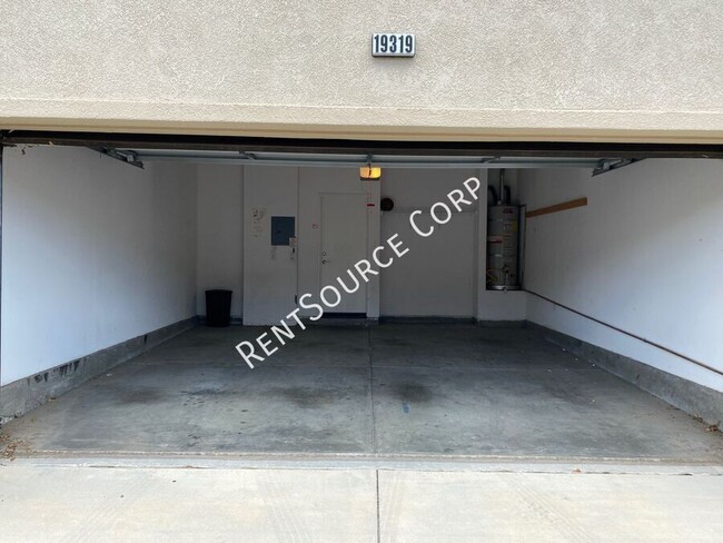 Building Photo - 3 Bedroom Townhome for Lease in Mariposa C...