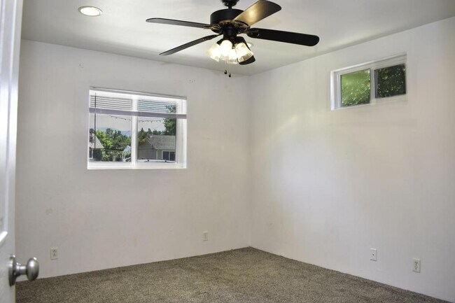 Building Photo - 924 Mount Pitt Ave