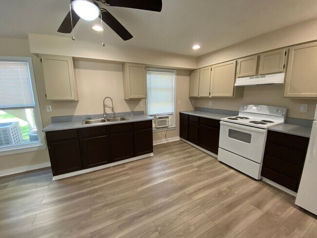 Building Photo - 1X1 Extra Large Unfurnished Unit in Historic Bridgeton NC