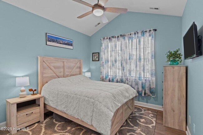 Building Photo - Welcome to this stunning 4-bedroom, 3.5-ba...