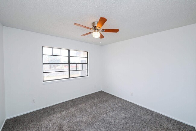 Building Photo - 102 St Pierre Ln