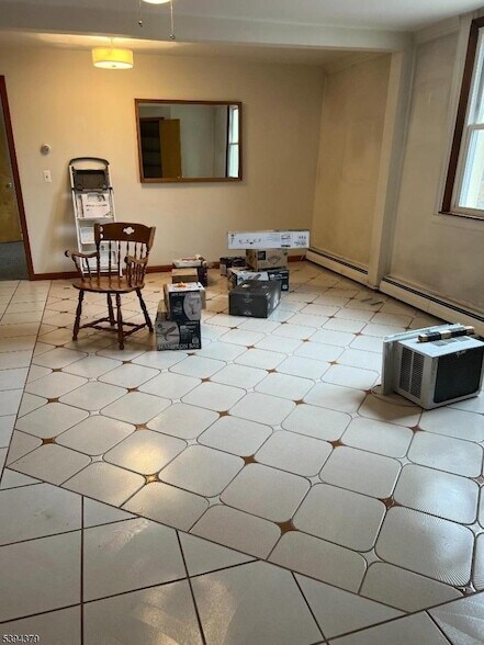 Primary Photo - 192 Market St