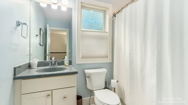 Building Photo - 203 W Summit St