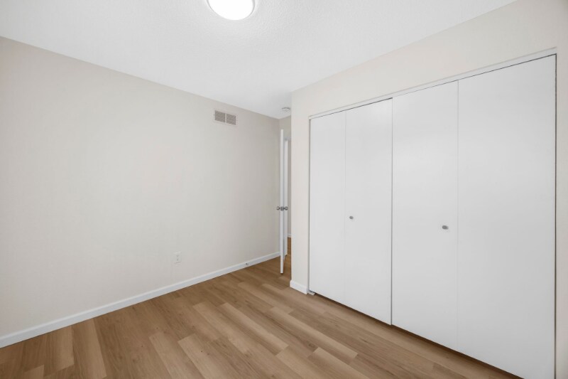 Building Photo - 1755 Fountainbleu Dr