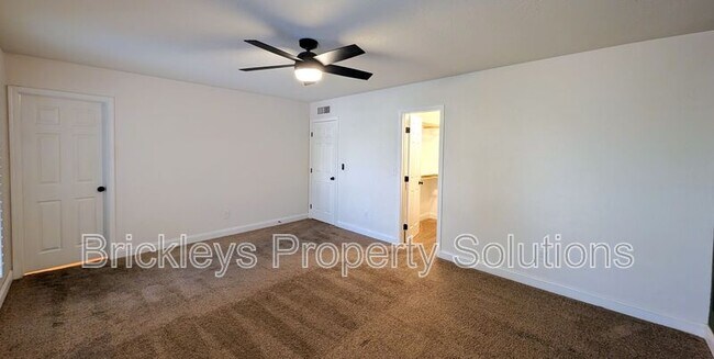 Building Photo - 2029 S Nina Cir