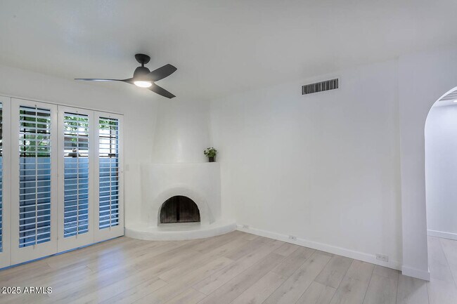 Building Photo - 7557 N Dreamy Draw Dr
