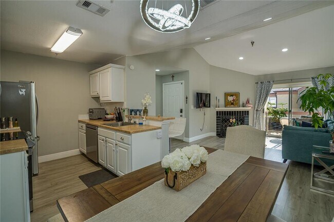 Building Photo - 10263 Gandy Blvd N