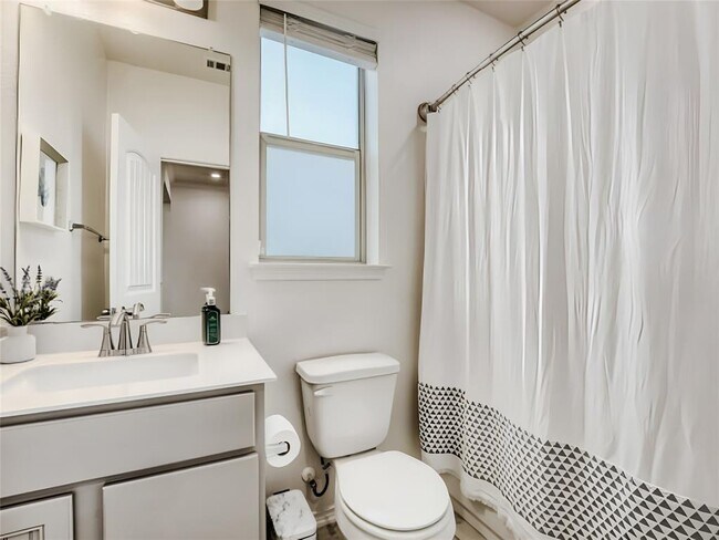 Building Photo - 159 Kennicott Dr