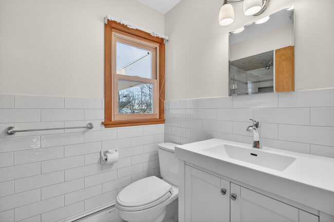 Building Photo - 9 Harbor View S