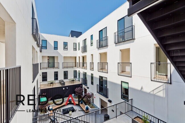 Building Photo - 2405 Hauser Blvd